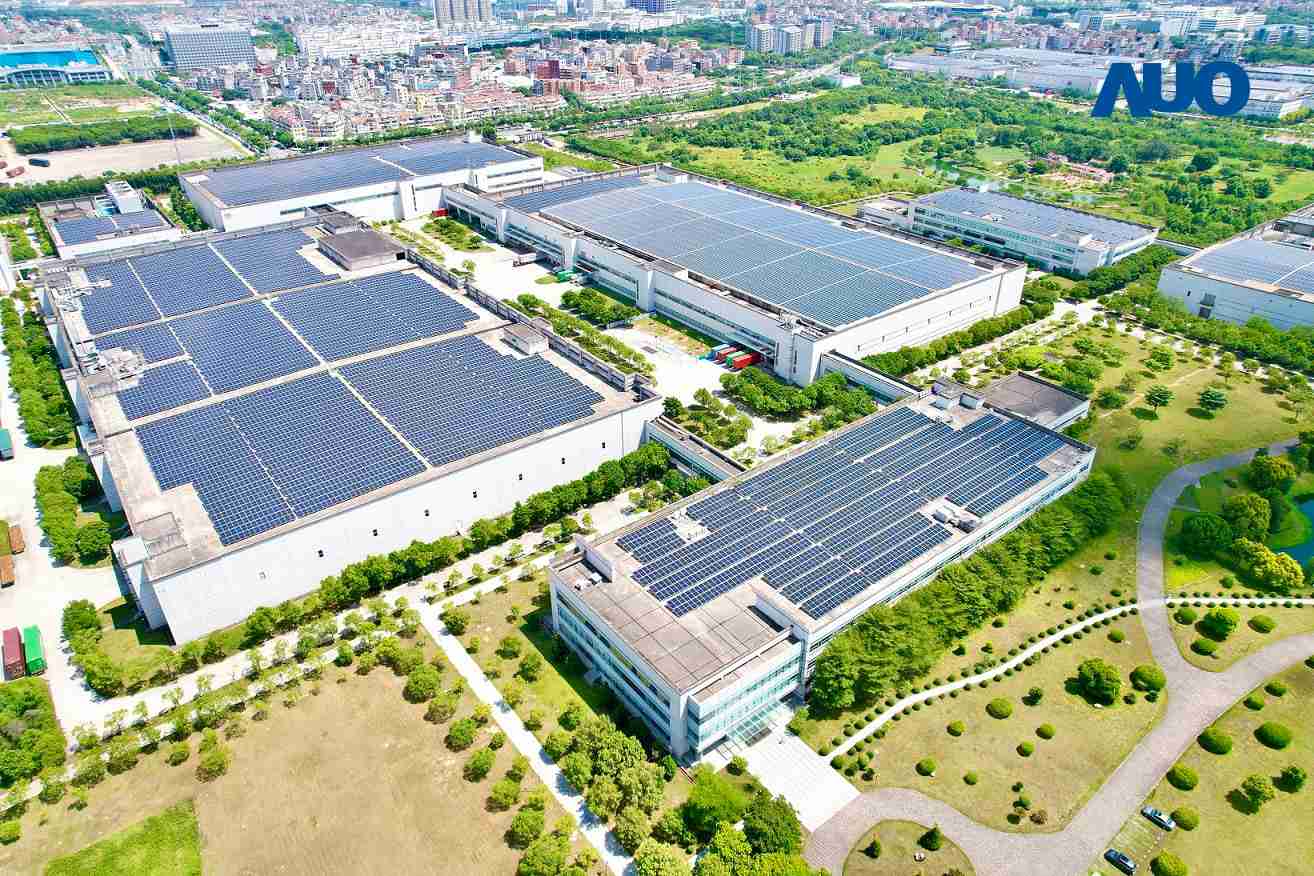 欧陆注册厦门推动智能制造同时，，，透过绿电创能纵深推进绿色转型，，厂区全屋顶铺设太阳能光伏板，，，每年太阳能发电 2,600多万度